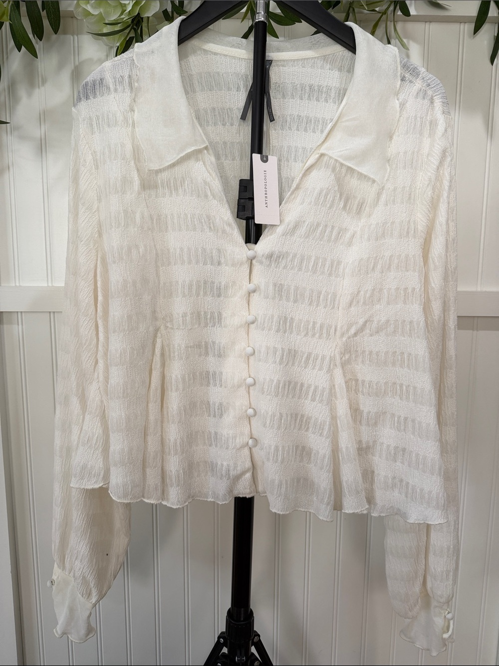 NWT! #975 ANTHROPOLOGIE Pretty Cream Textured Button-Front Blouse
